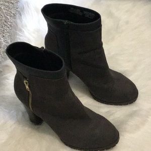 Juicy Couture short dark grey leather and suede boots